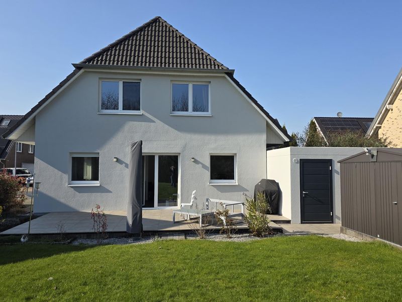 Energieeffizenzhaus mit großem sonnigen Garten, hellen Räumen in bezugsfertigem Zustand, 2 Wallboxen